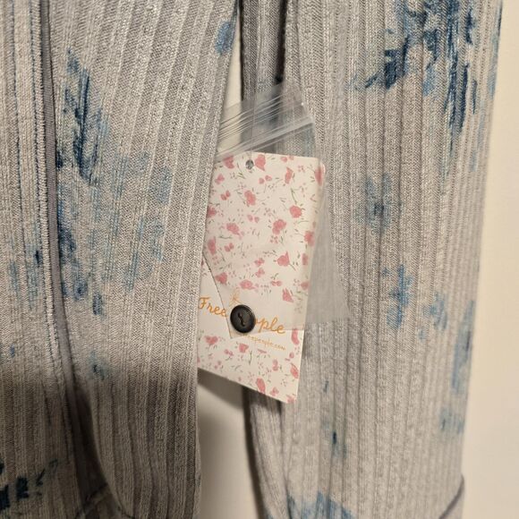 Free People Layer Me Henley Top Small Floral Gray Combo Bell Sleeve Boho New - Picture 8 of 10